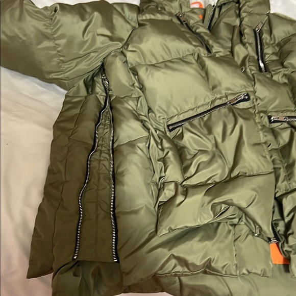 Orolay Olive Green Puffer Jacket with Hood excellent condition worn 1/2 a season - Picture 3 of 7